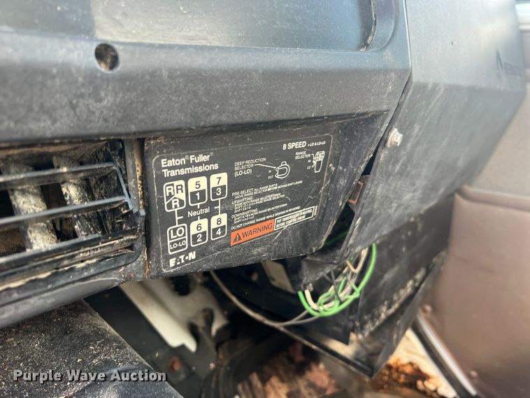 image for item MR9881 1997 International 4900  feed delivery truck