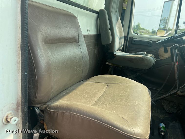 image for item MR9881 1997 International 4900  feed delivery truck