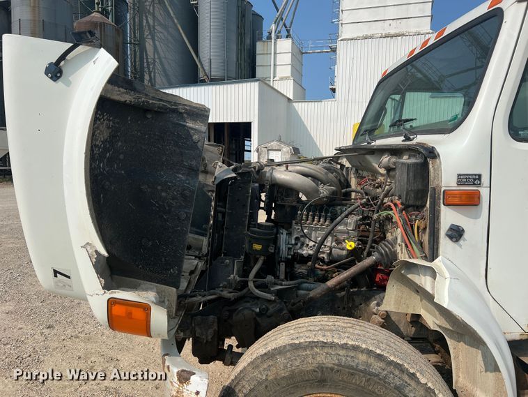 image for item MR9881 1997 International 4900  feed delivery truck