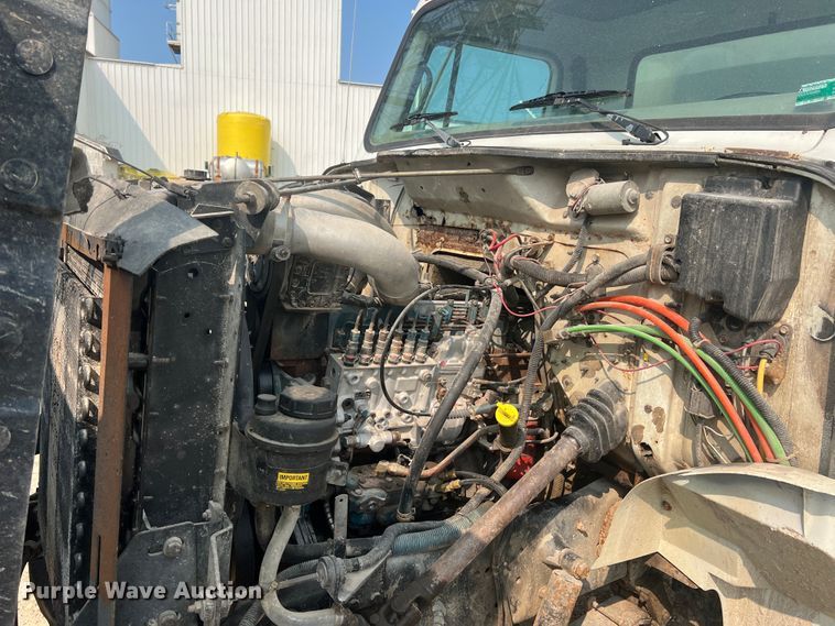 image for item MR9881 1997 International 4900  feed delivery truck