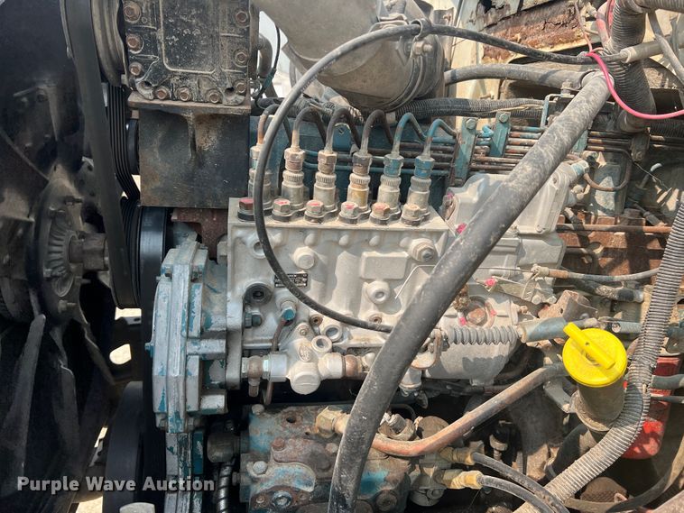 image for item MR9881 1997 International 4900  feed delivery truck