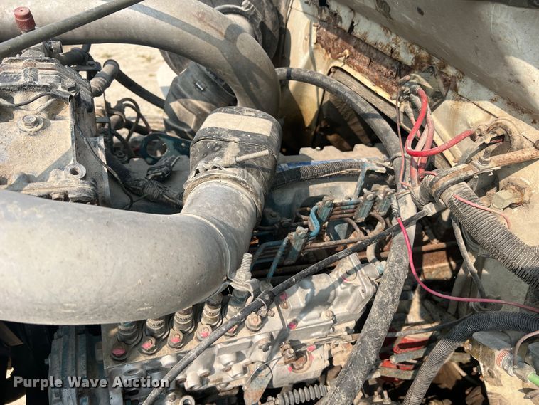 image for item MR9881 1997 International 4900  feed delivery truck