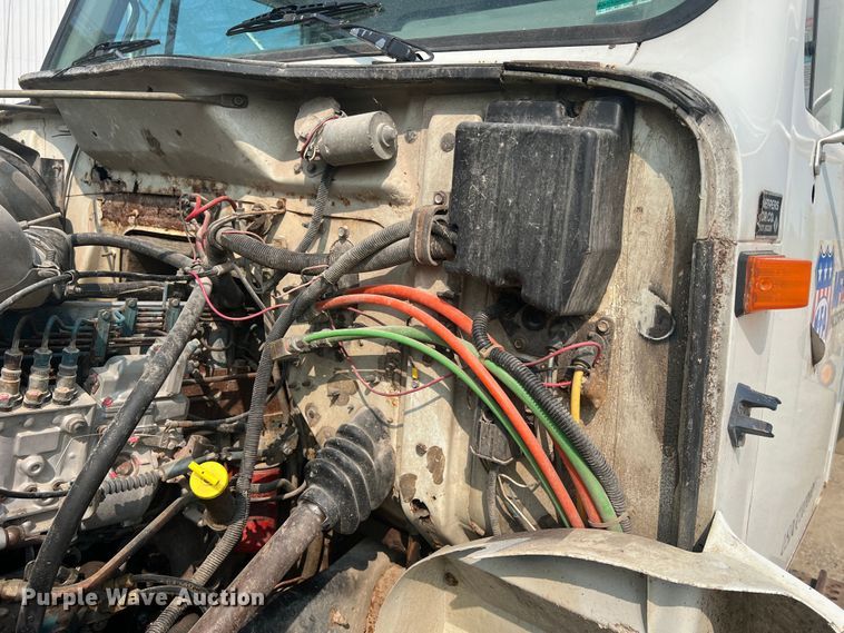 image for item MR9881 1997 International 4900  feed delivery truck