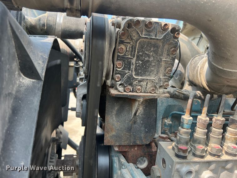 image for item MR9881 1997 International 4900  feed delivery truck