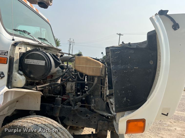 image for item MR9881 1997 International 4900  feed delivery truck