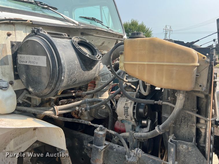 image for item MR9881 1997 International 4900  feed delivery truck