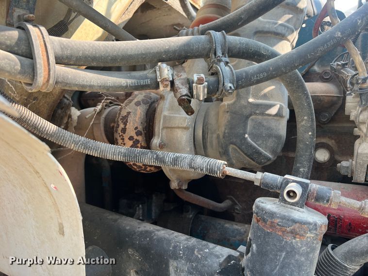 image for item MR9881 1997 International 4900  feed delivery truck