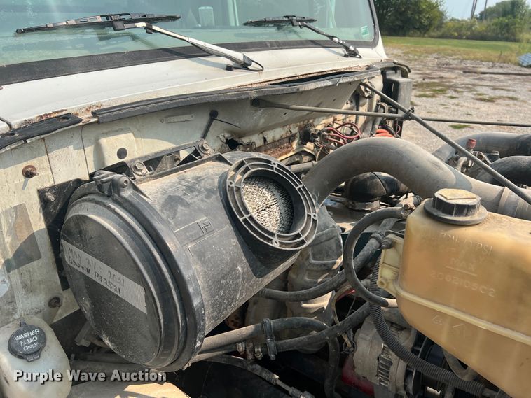 image for item MR9881 1997 International 4900  feed delivery truck