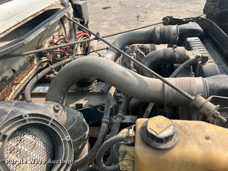 image for item MR9881 1997 International 4900  feed delivery truck