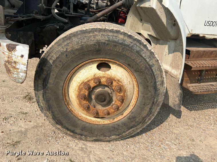 image for item MR9881 1997 International 4900  feed delivery truck