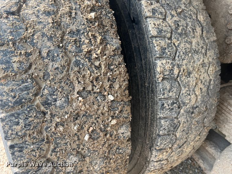 image for item MR9881 1997 International 4900  feed delivery truck