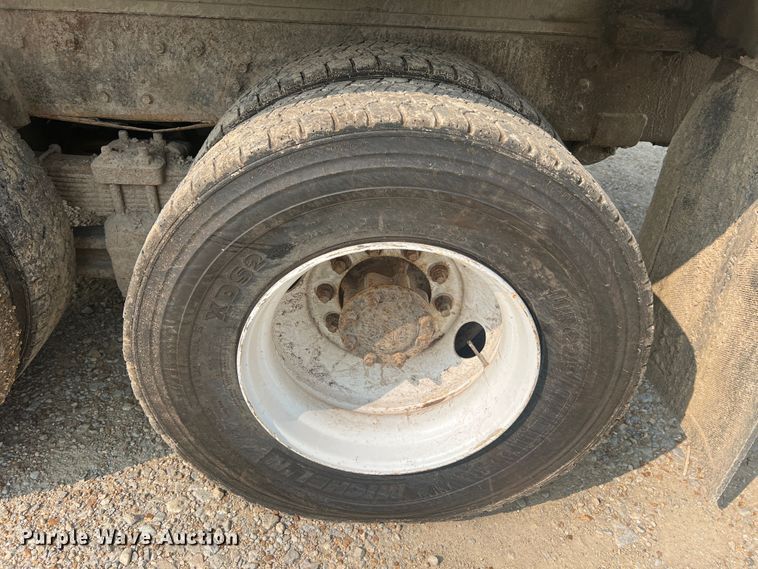 image for item MR9881 1997 International 4900  feed delivery truck