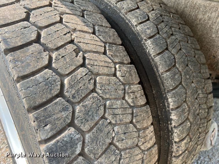 image for item MR9881 1997 International 4900  feed delivery truck