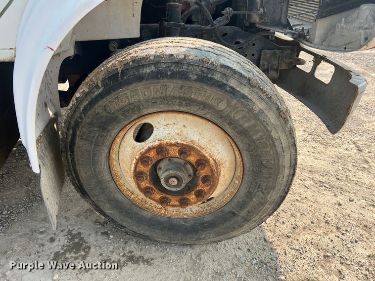 image for item MR9881 1997 International 4900  feed delivery truck