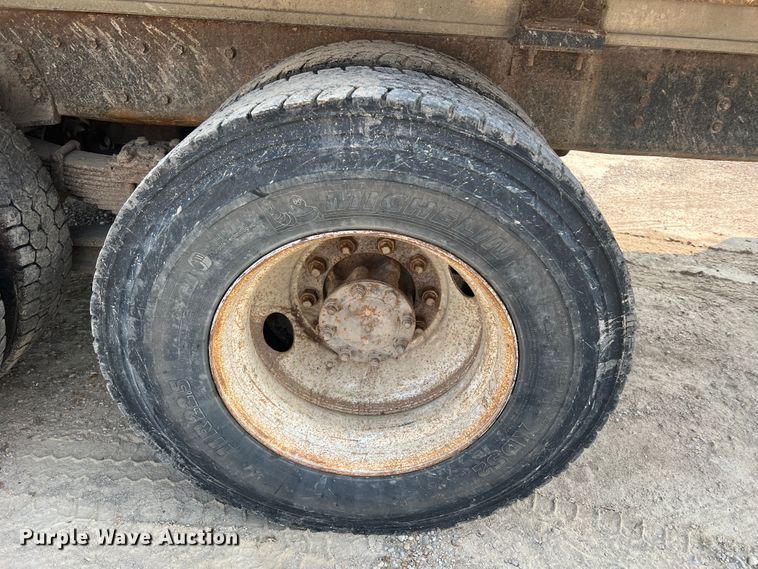 image for item MR9881 1997 International 4900  feed delivery truck