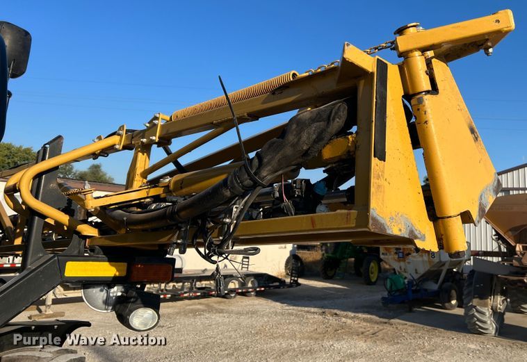 image for item MR9948 2015 Rogator RG900B  sprayer