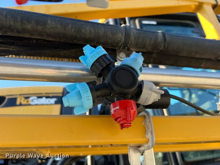 image for item MR9948 2015 Rogator RG900B  sprayer