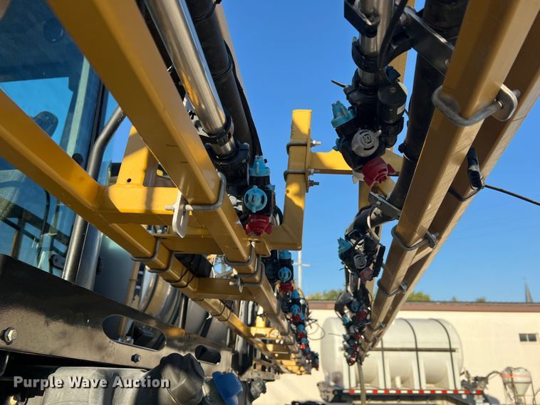 image for item MR9948 2015 Rogator RG900B  sprayer