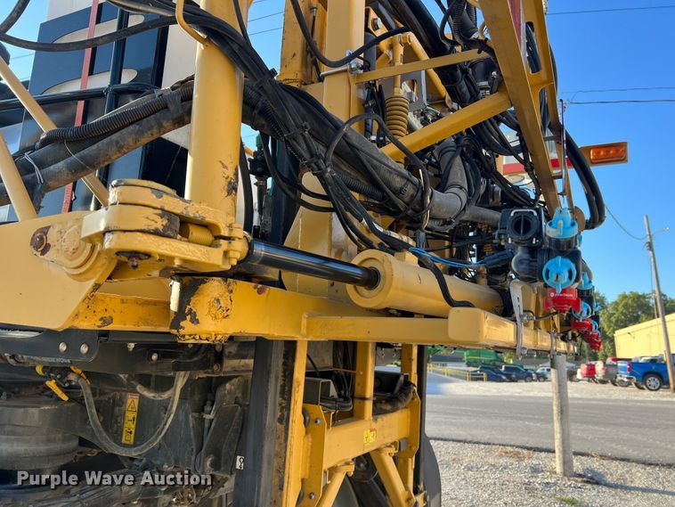 image for item MR9948 2015 Rogator RG900B  sprayer