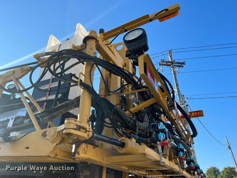 image for item MR9948 2015 Rogator RG900B  sprayer