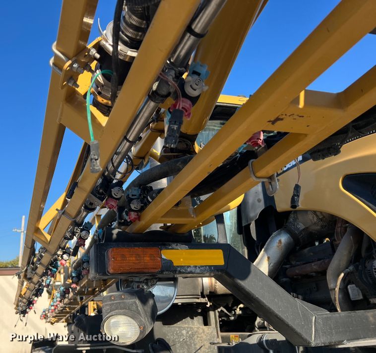 image for item MR9948 2015 Rogator RG900B  sprayer