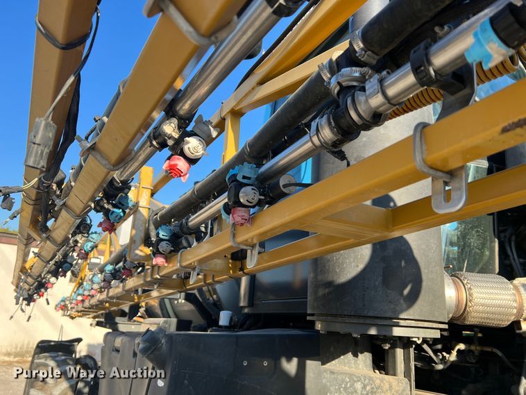 image for item MR9948 2015 Rogator RG900B  sprayer