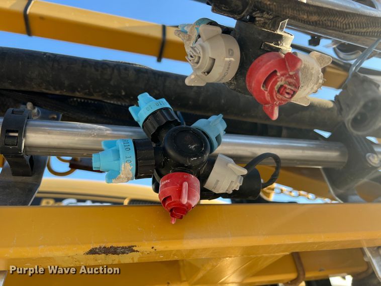 image for item MR9948 2015 Rogator RG900B  sprayer