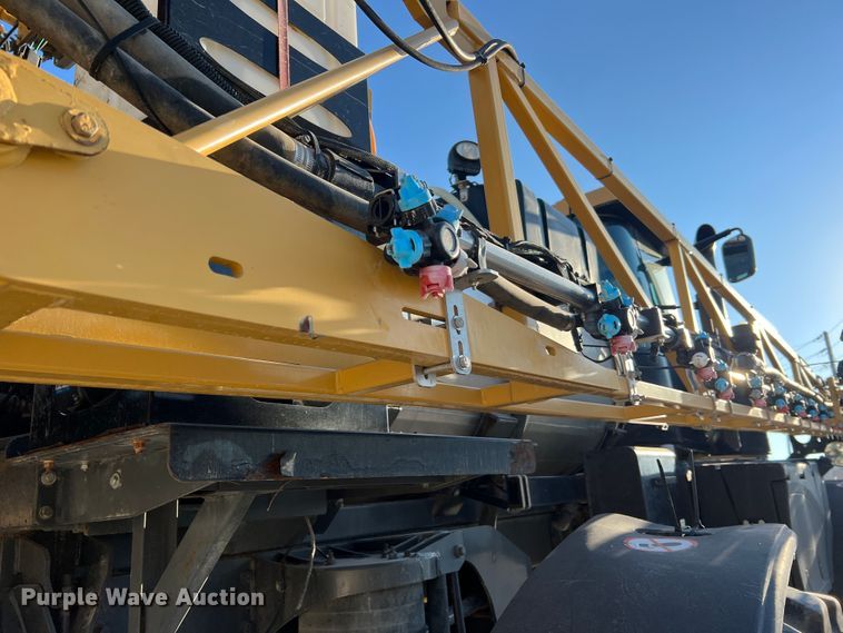 image for item MR9948 2015 Rogator RG900B  sprayer