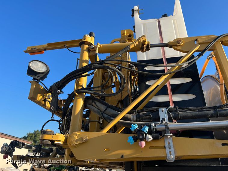 image for item MR9948 2015 Rogator RG900B  sprayer