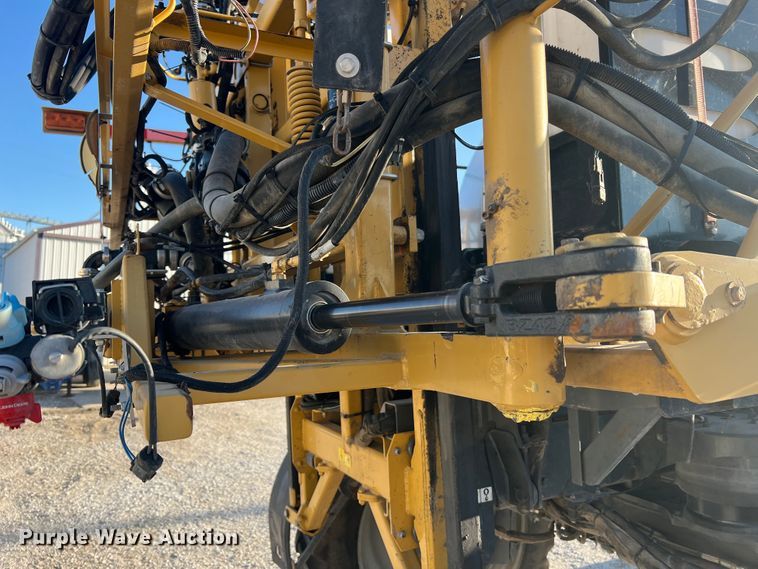 image for item MR9948 2015 Rogator RG900B  sprayer