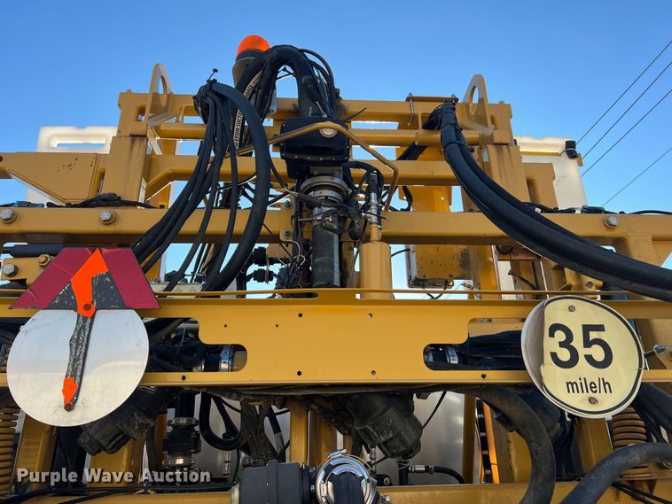 image for item MR9948 2015 Rogator RG900B  sprayer