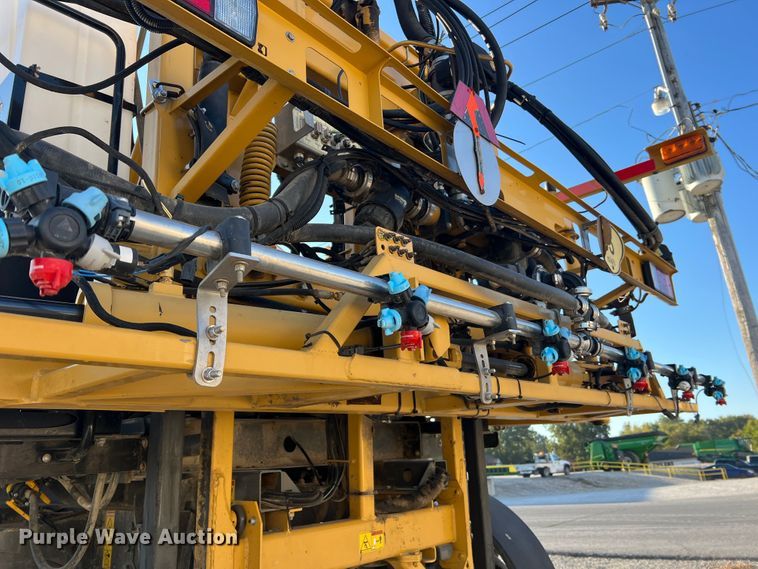 image for item MR9948 2015 Rogator RG900B  sprayer