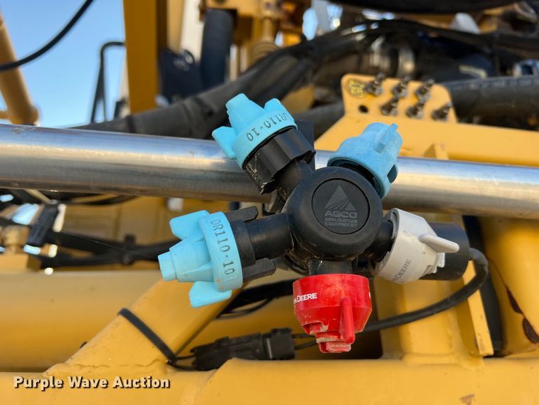 image for item MR9948 2015 Rogator RG900B  sprayer