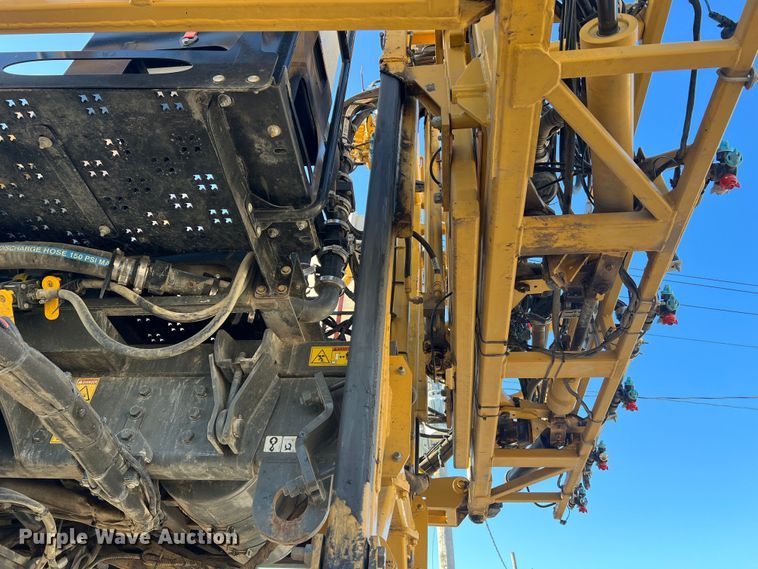 image for item MR9948 2015 Rogator RG900B  sprayer