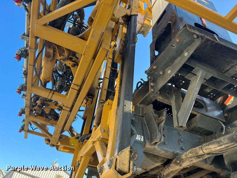 image for item MR9948 2015 Rogator RG900B  sprayer