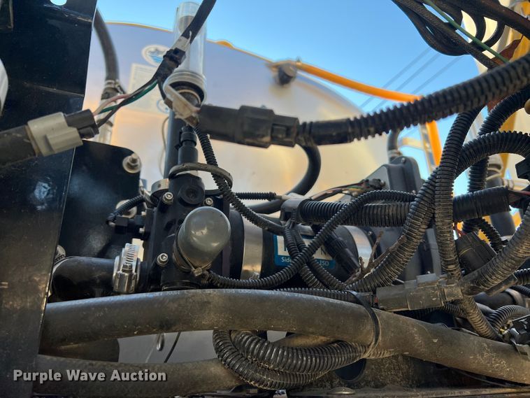 image for item MR9948 2015 Rogator RG900B  sprayer