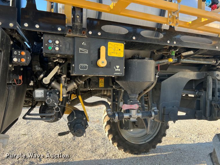 image for item MR9948 2015 Rogator RG900B  sprayer