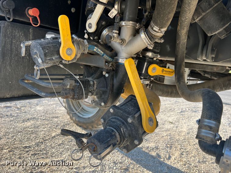 image for item MR9948 2015 Rogator RG900B  sprayer