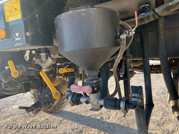 image for item MR9948 2015 Rogator RG900B  sprayer