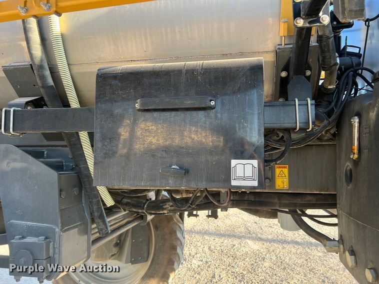 image for item MR9948 2015 Rogator RG900B  sprayer
