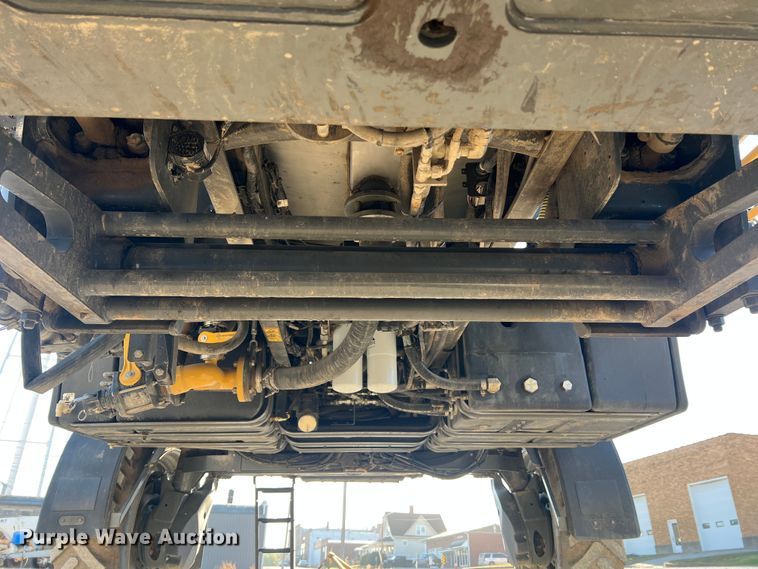 image for item MR9948 2015 Rogator RG900B  sprayer