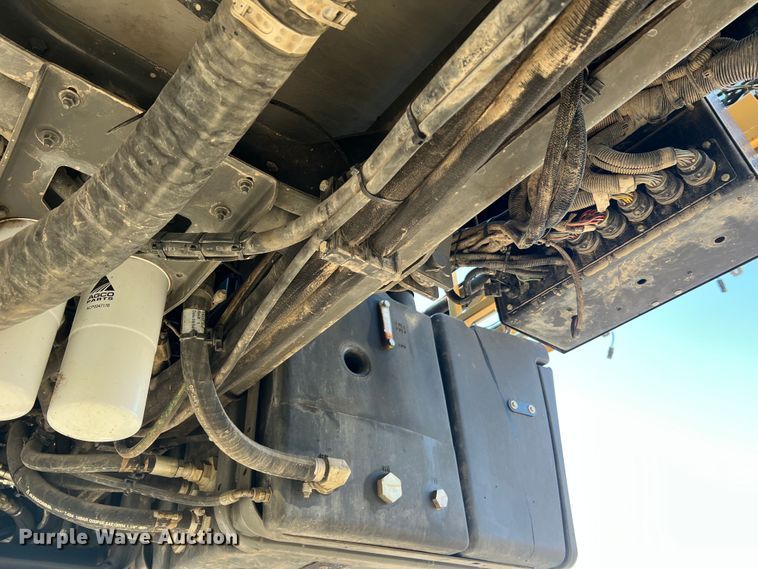 image for item MR9948 2015 Rogator RG900B  sprayer