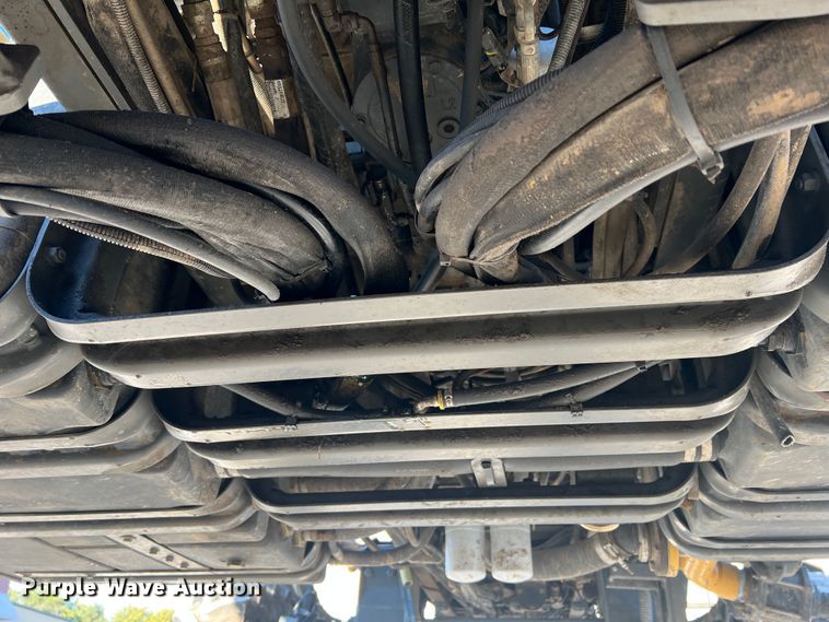 image for item MR9948 2015 Rogator RG900B  sprayer