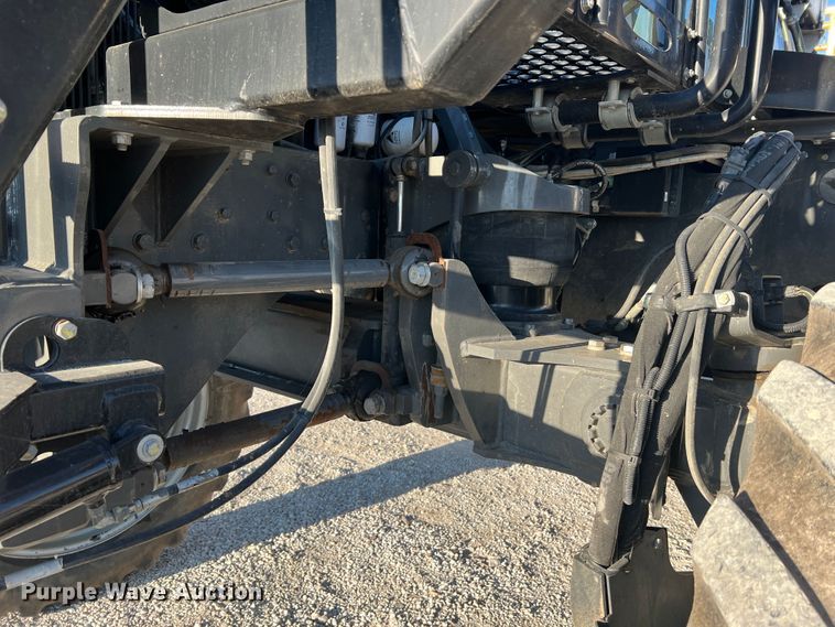 image for item MR9948 2015 Rogator RG900B  sprayer