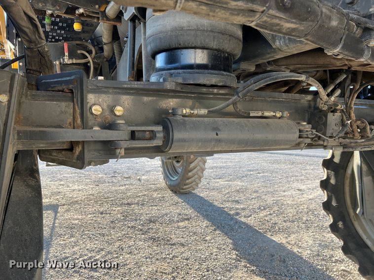 image for item MR9948 2015 Rogator RG900B  sprayer