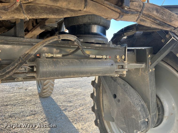 image for item MR9948 2015 Rogator RG900B  sprayer