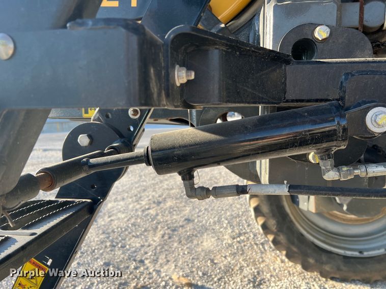 image for item MR9948 2015 Rogator RG900B  sprayer