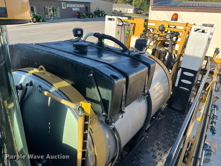 image for item MR9948 2015 Rogator RG900B  sprayer