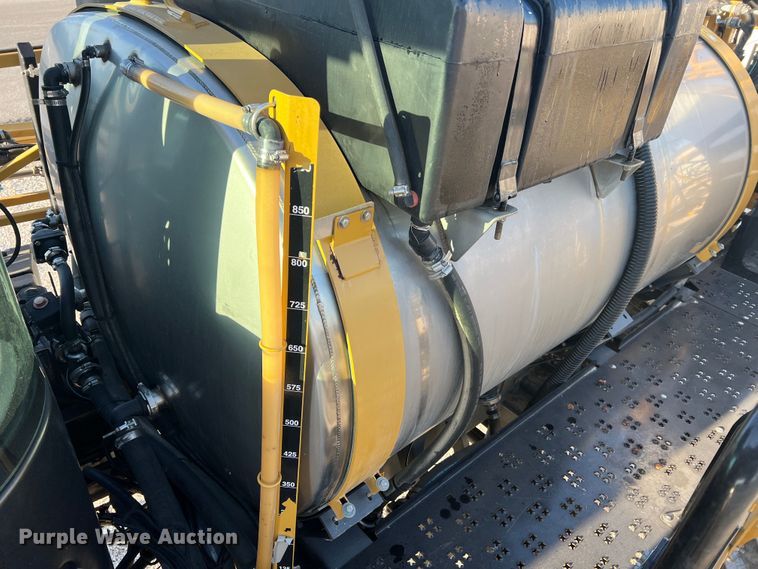 image for item MR9948 2015 Rogator RG900B  sprayer