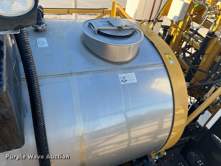 image for item MR9948 2015 Rogator RG900B  sprayer